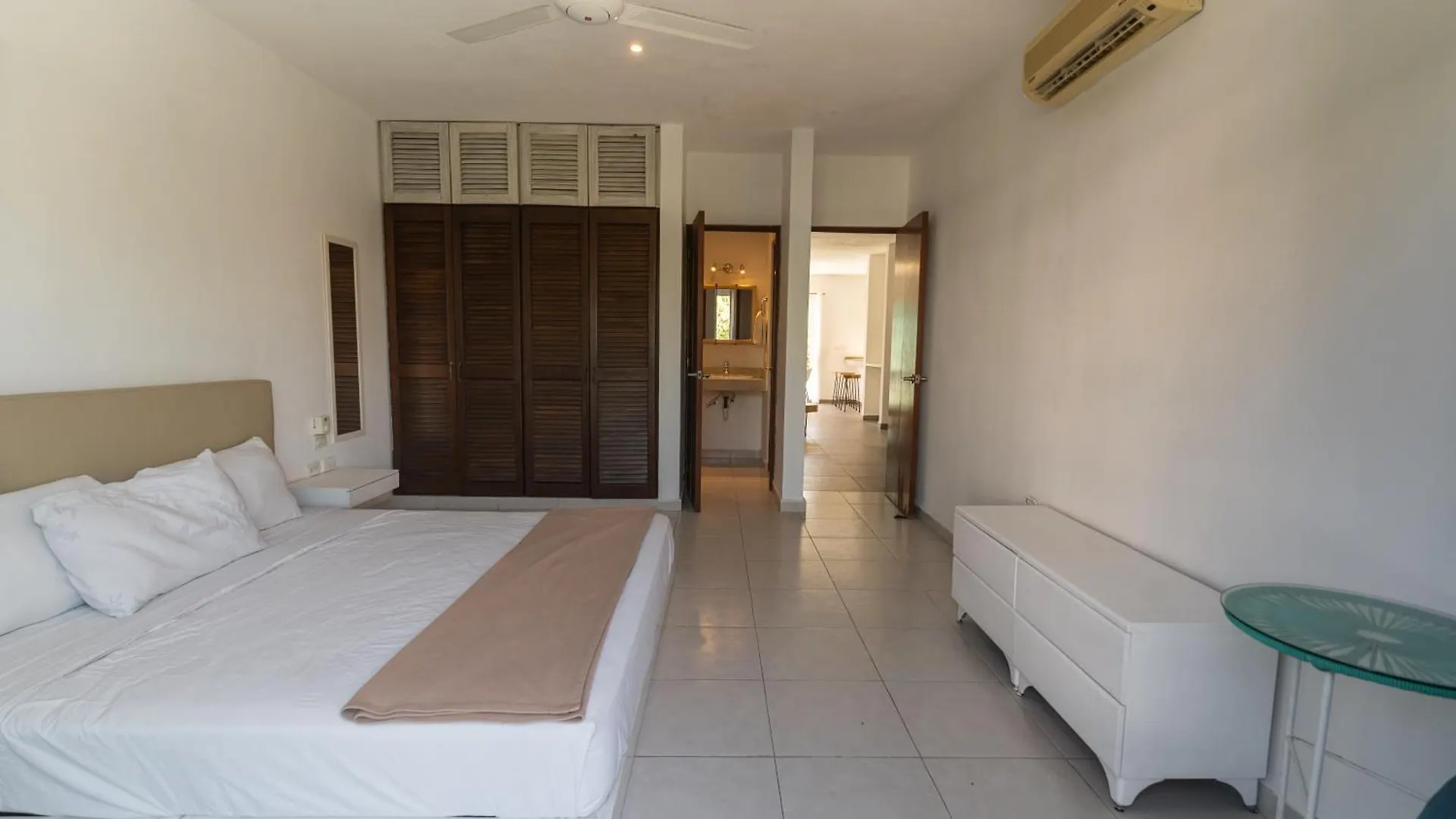 Margaritas Condos In Downtown Of Playa Playa del Carmen Apartment